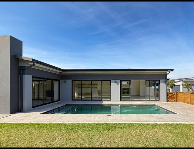 4 BEDROOM TOWNHOUSE FOR SALE IN SALT ROCK
